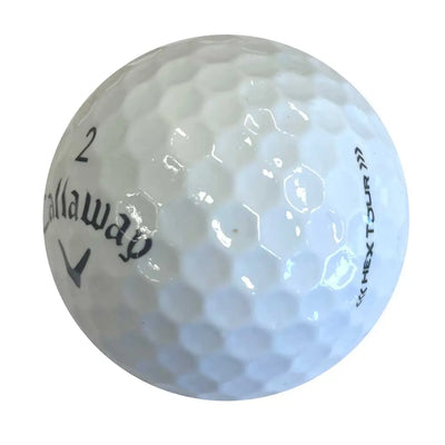 Weißer Callaway Hex Tour Soft Golfball mit Nummer 2 und HEX TOUR Schriftzug, Nahaufnahme