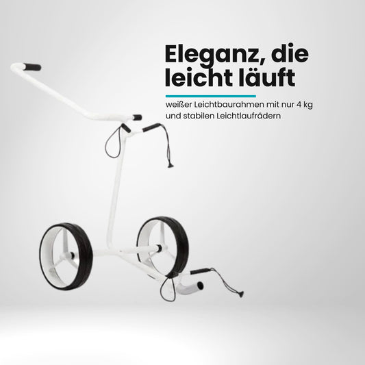 Weißer Golf Trolley mit zwei großen Rädern und ergonomischem Griff, freigestellt auf weiß.