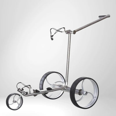 Moderner E-Trolley aus Edelstahl mit drei großen Rädern für Golfausrüstung auf weißem Hintergrund