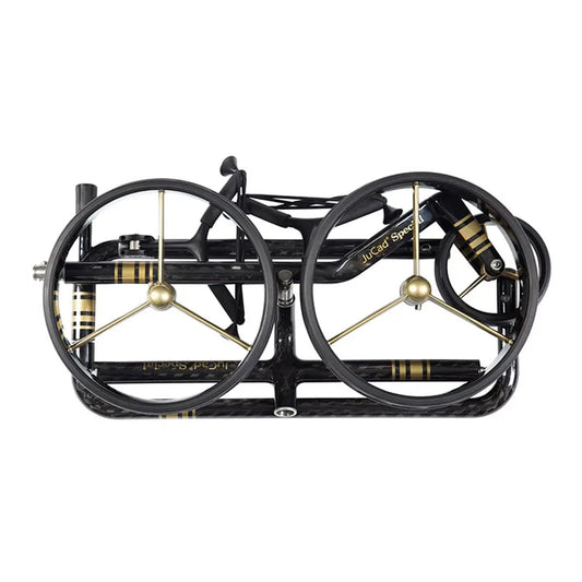 Zusammengefalteter, eleganter, schwarzer Carbon Golf Trolley mit goldenen Details
