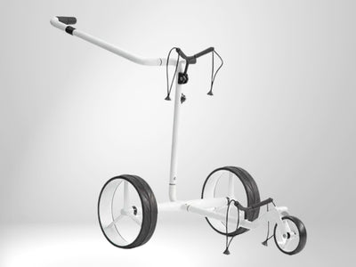 Weißer Golf Trolley aus Carbon mit drei Rädern, ideal für den Transport von Golfbags.