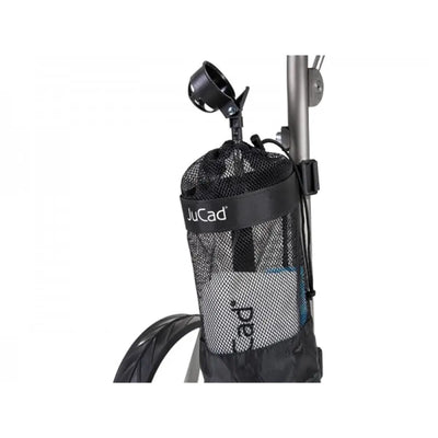 Schwarze JuCad Golftrolley-Zubehörtasche aus Netzmaterial am Gestänge befestigt