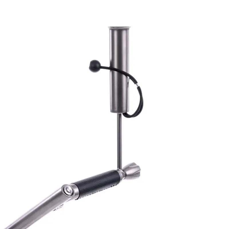 Detail eines E-Trolley-Gestänges aus Titan mit Schirmhalter, Golfzubehör weißer Hintergrund