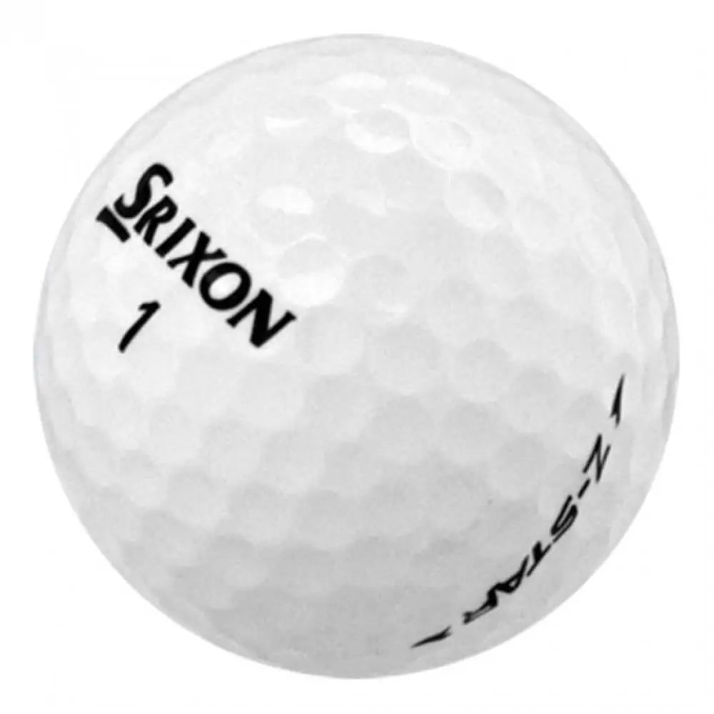 Weißer Srixon Z-Star Golfball mit scharfer Beschriftung auf neutralem Hintergrund