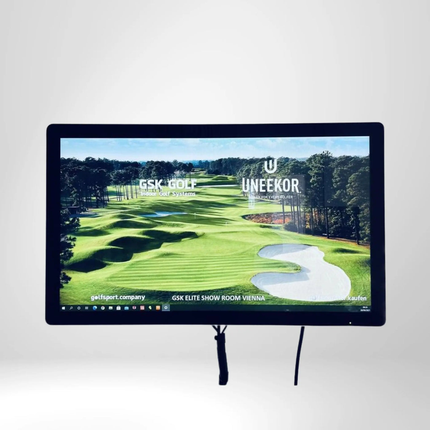 Monitor mit realistischem Golfplatzbild, ideal für Indoor Golf Simulatoren und Golftraining
