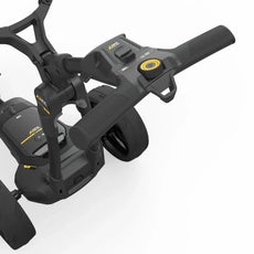 Elektrischer Golf Trolley in Schwarz mit gelben Akzenten und Bedienelementen, Nahaufnahme