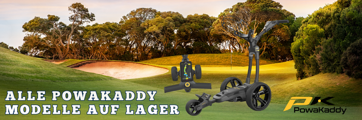 Moderne Powakaddy E-Trolleys vor Golfplatz bei Sonnenuntergang, Slogan: Alle Modelle auf Lager