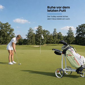 Big Max Autofold X2 3-Rad Push Trolley auf dem Golfplatz mit spielender Person.
