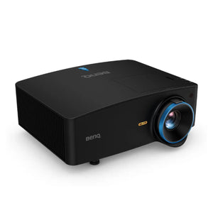4K UHD Projektor mit 5000 Lumen Laser und Short Throw von Benq, ideal für Golf-Simulatoren.