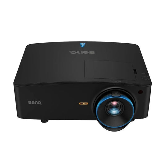 4K UHD Projektor Benq mit 5000 Lumen, Laser-Technologie und Kurzdistanzprojektion.