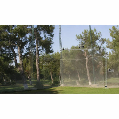 Impact Netz für Golfsimulator 3x3 m mit 20mm Maschenweite und Bleigewichten, aufgestellt im Freien.