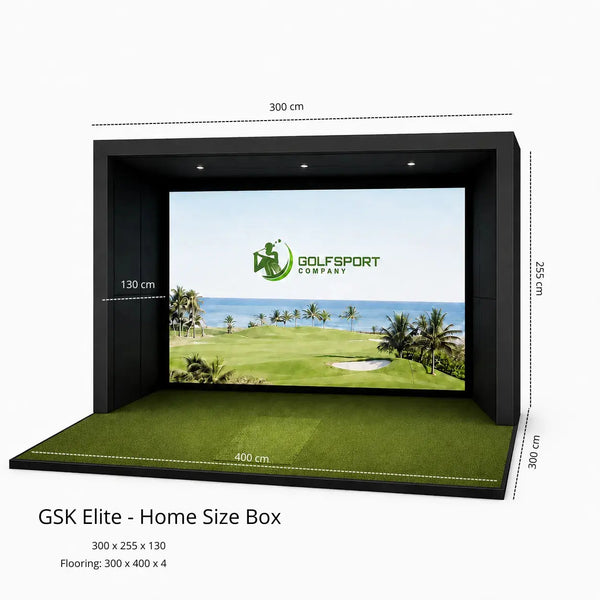 GSK ELITE Protee VX Golf Simulator in einer Home Size Box mit Abmessungen und Rasenfläche.
