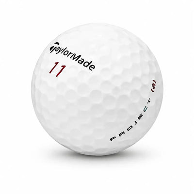Weißer Golfball Taylor Made Project (a) mit der Nummer 11 und Logo.