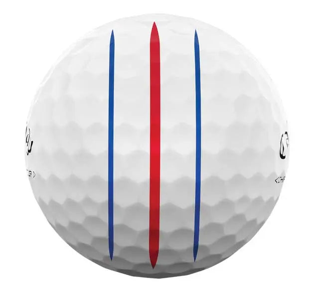 Weißer Golfball mit drei Linien in Rot und Blau, Nahaufnahme der Oberfläche