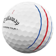 Weißer Golfball mit Triple Track Linien in Rot und Blau, Callaway Chrome Tour Aufdruck