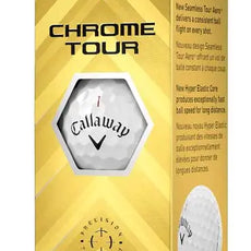 Weiße Callaway Chrome Tour Golfbälle in gelber Verpackung, Nahaufnahme, Golfball sichtbar