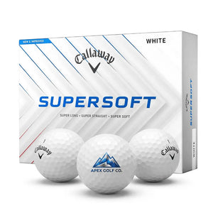Weiße Callaway Supersoft Golfbälle mit Logo-Aufdruck vor Verpackung, Golfball Logo bedruckt