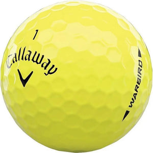 Gelber Golfball mit Aufdruck Callaway Warbird und individueller Nummer, Nahaufnahme