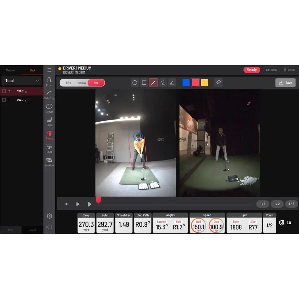 Golf Simulator Software zeigt zwei Golfer beim Abschlag mit Schwunganalyse und Statistiken
