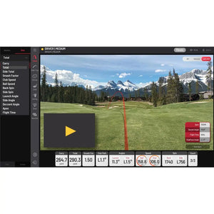 Golf Simulator Bildschirm mit Golfplatz-Visualisierung, Schlagdaten und Ballflug-Analyse