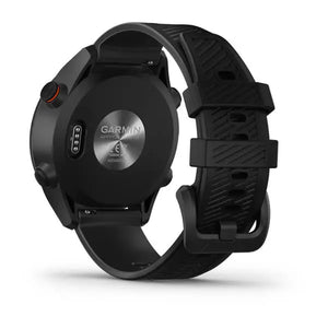 Schwarze Golf GPS-Uhr mit Silikonarmband, Gehäuserückseite und seitlichen Tasten sichtbar