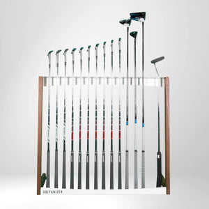Design Golfschlägerständer aus Nussbaum und Weiß mit Golfset auf weißem Hintergrund