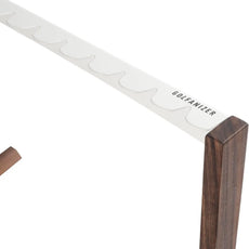 Golfschlägerständer aus Nussbaum und Weiß, modernes Design, detailreiche Ansicht