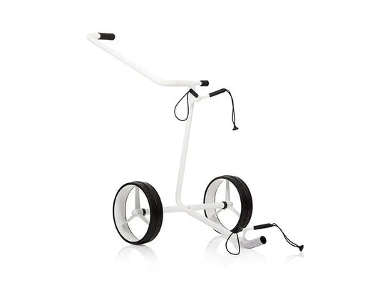 Weißer Golf Trolley mit zwei großen Rädern und ergonomischem Griff, freigestellt auf weiß.