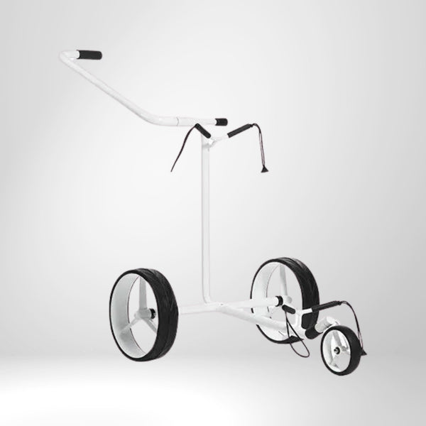 Weißer, manueller Golf Trolley mit drei Rädern auf weißem Hintergrund