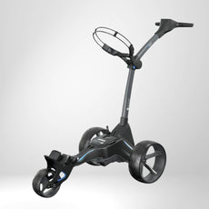 Moderner elektrischer Golf Trolley mit drei Rädern und stabilem Rahmen auf weißem Hintergrund
