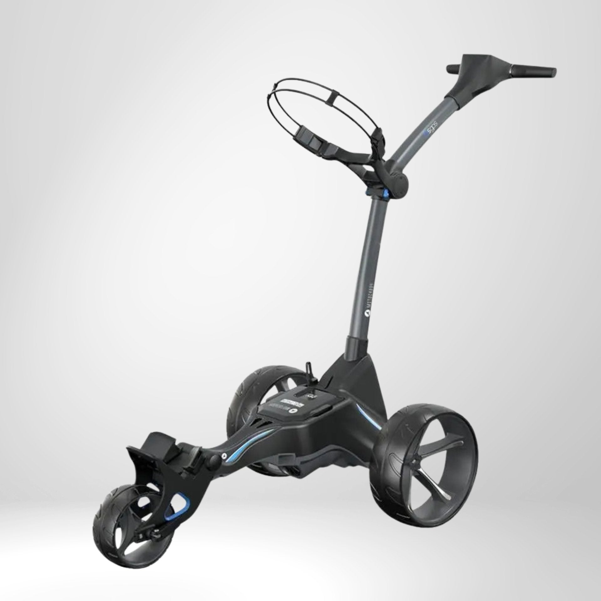 Moderner elektrischer Golf Trolley mit drei Rädern und stabilem Rahmen auf weißem Hintergrund