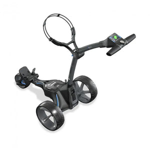 Moderner elektrischer Golf Trolley mit großen Rädern und digitalem Display auf weißem Hintergrund.
