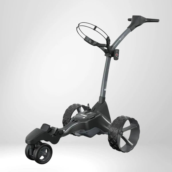 Motocaddy M7 Remote E-Trolley – Elektrischer Golf Trolley in Graphitgrau, Frontansicht freigestellt