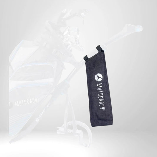 Schwarzes Motocaddy Golfhandtuch am Golf Trolley, Golfzubehör für den Platz