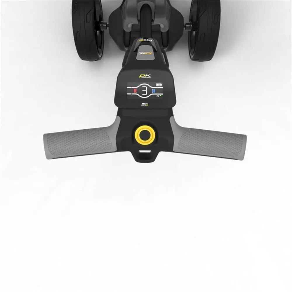 Golf E-Trolley Steuerung mit Display und ergonomischen Griffen auf weißem Hintergrund