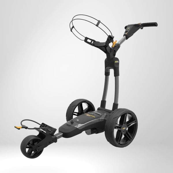 Elektrischer Golf Trolley in Gun Metal mit drei Rädern auf weißem Hintergrund