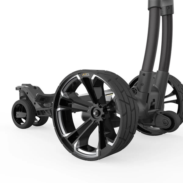 Detailaufnahme schwarze Hinterräder E-Trolley Golfwagen, stabile Felgen, modernes Design