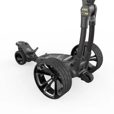 Moderner elektrischer Golf Trolley mit großen Rädern und stabilem Gestell, Nahaufnahme