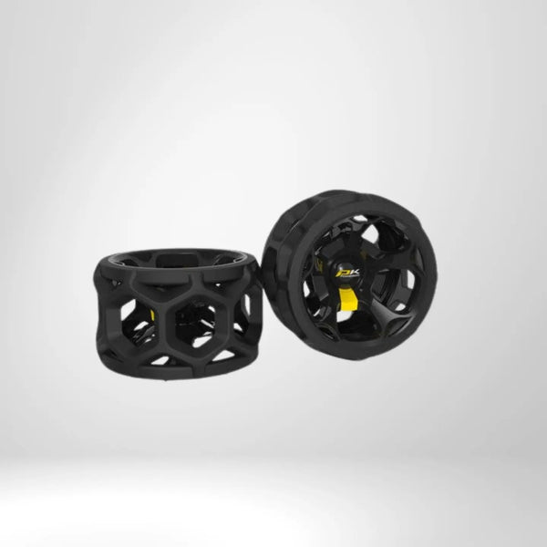 Schwarze Winterräder für Golf Trolley, robustes Profil, zwei Stück auf weißem Hintergrund