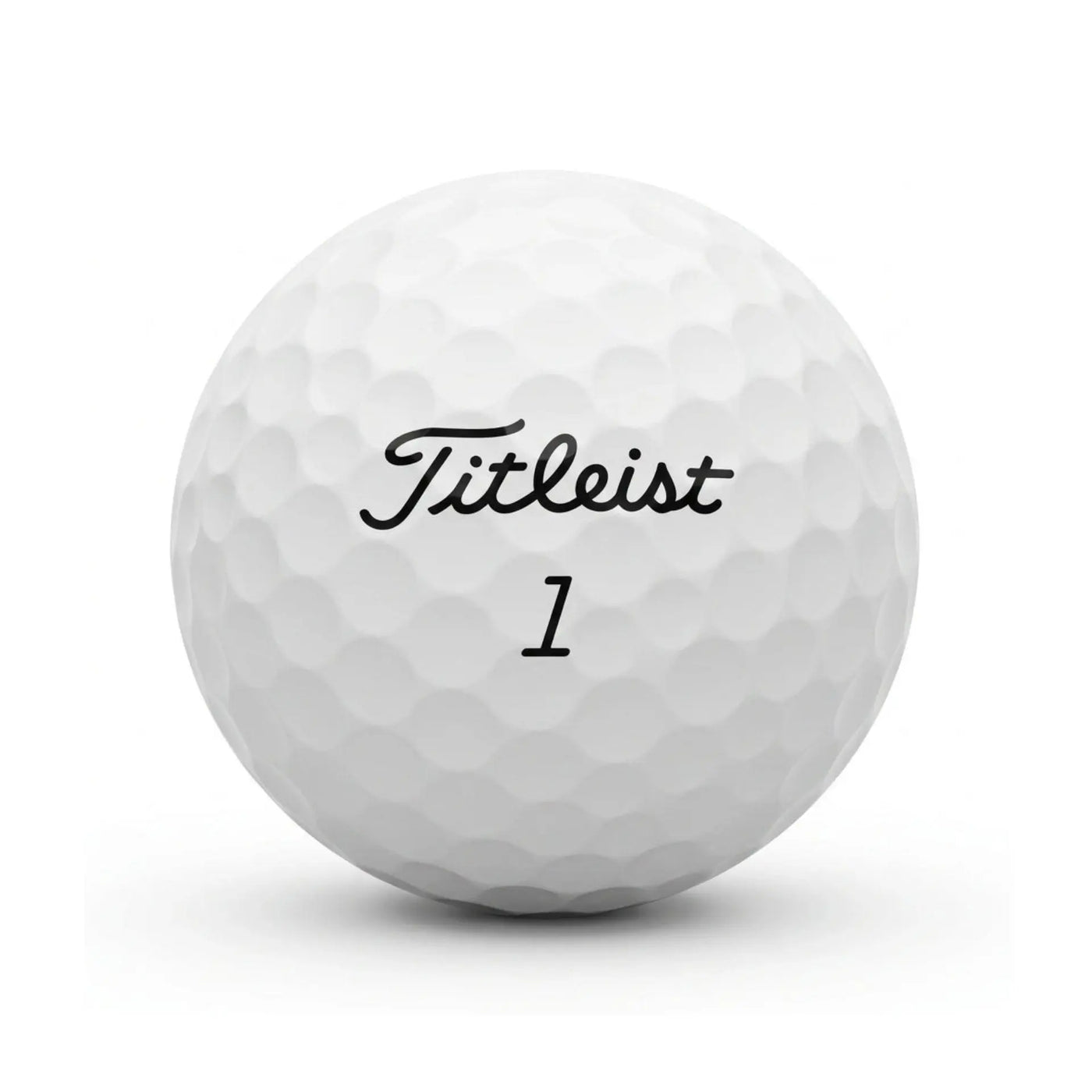 Titleist Pro V1 AAA – Nahaufnahme weißer Golfball mit dimpled Oberfläche und Logo