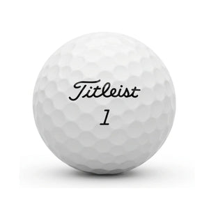Titleist Pro V1 Years Mix – Nahaufnahme weißer Golfball mit dimpled Oberfläche und Logo