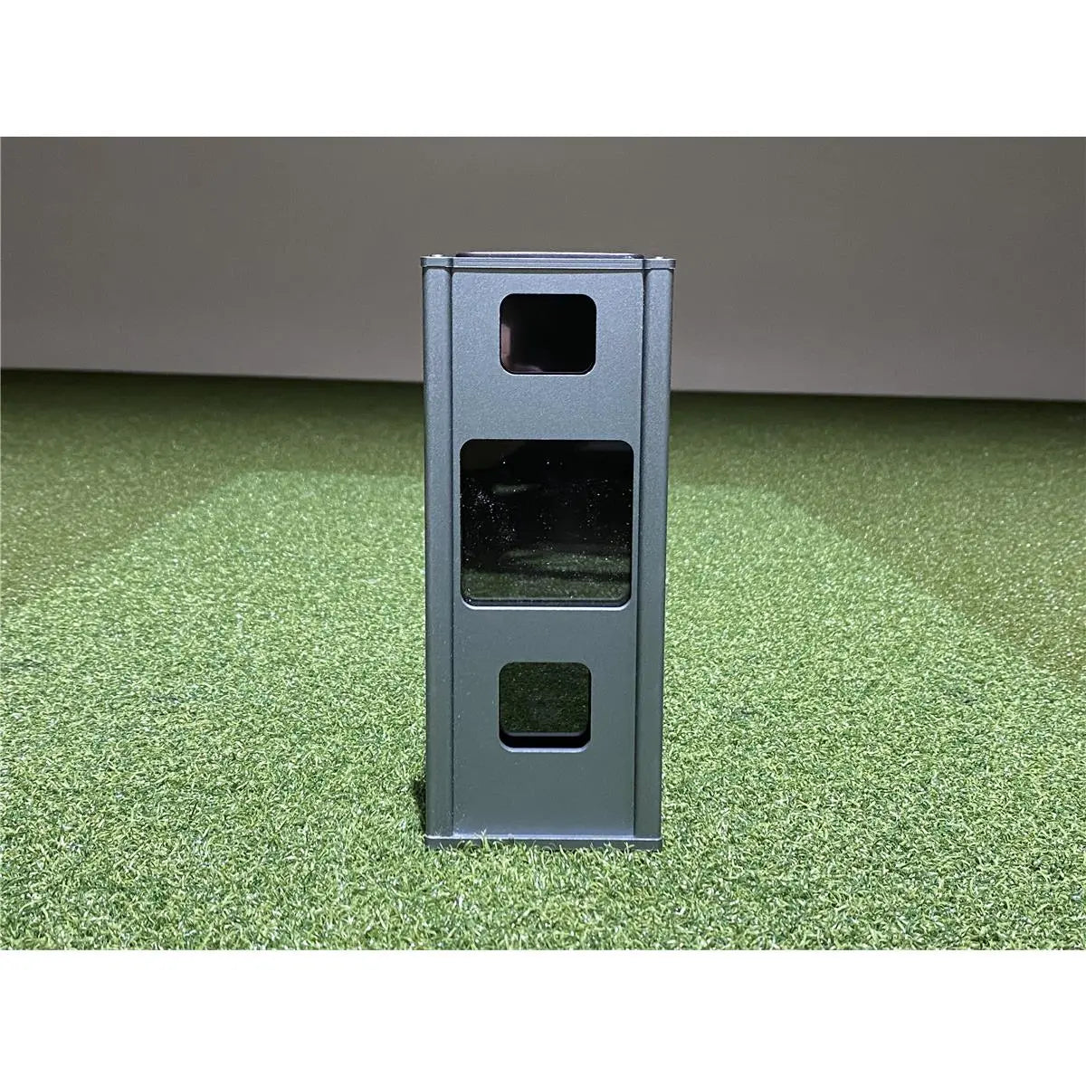Square Golf Metal Protective Case – Robustes Metallgehäuse für Launch Monitor, Frontansicht
