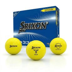 Drei gelbe Srixon AD333 Golfbälle mit Logo vor blauer Verpackung, Nahaufnahme.