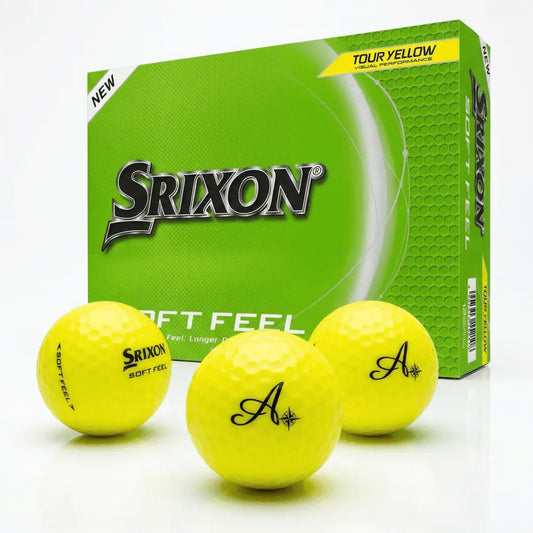 Gelbe Srixon Soft Feel Golfbälle mit Logo vor grüner Verpackung, Golf Zubehör Produktfoto