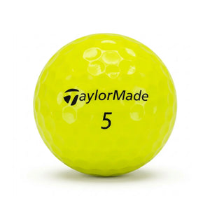 TaylorMade TP5 Tour Yellow – Nahaufnahme gelber Golfball mit dimpled Oberfläche und Logo