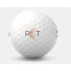 Weißer Golfball mit RCT Logo, Nahaufnahme, detailreiche Oberfläche, Golfausrüstung