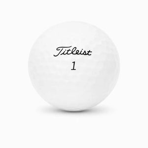 Titleist Tour Soft – Nahaufnahme weißer Golfball mit dimpled Oberfläche und Logo