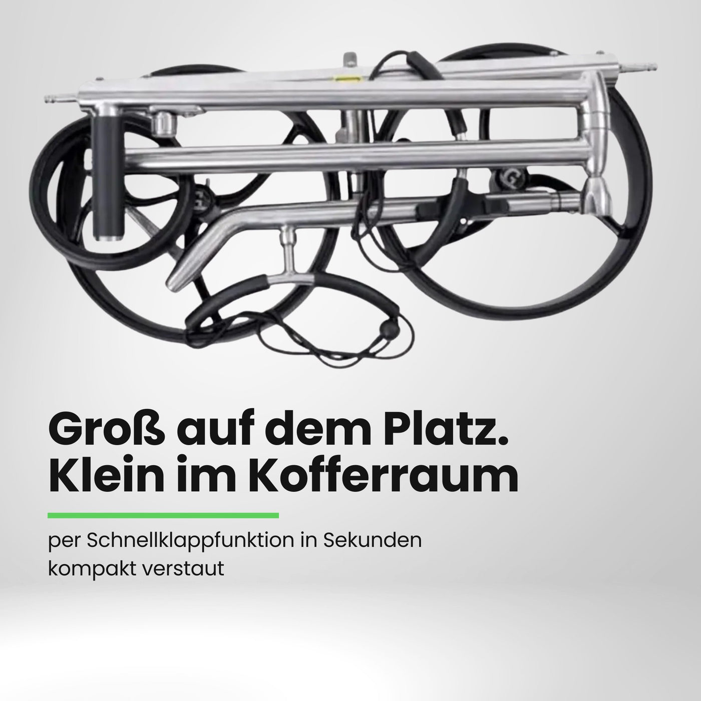 Gefalteter Edelstahl E-Trolley für Golf, kompakt auf weißem Hintergrund