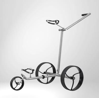 Moderner E-Trolley aus poliertem Edelstahl mit drei großen Rädern für Golfzubehör.