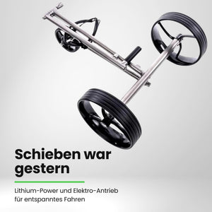 Moderner Golf Elektrotrolley aus Titan mit drei großen schwarzen Rädern auf weißem Hintergrund
